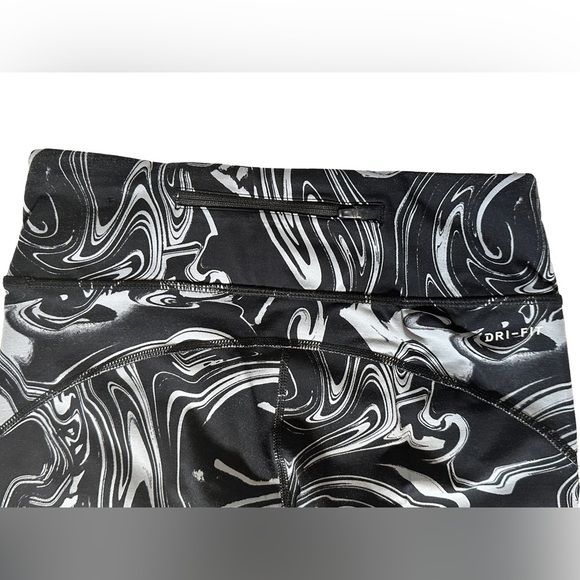 Nike Black & Gray Swirl Capri Dry Fit Leggings - Picture 4 of 7
